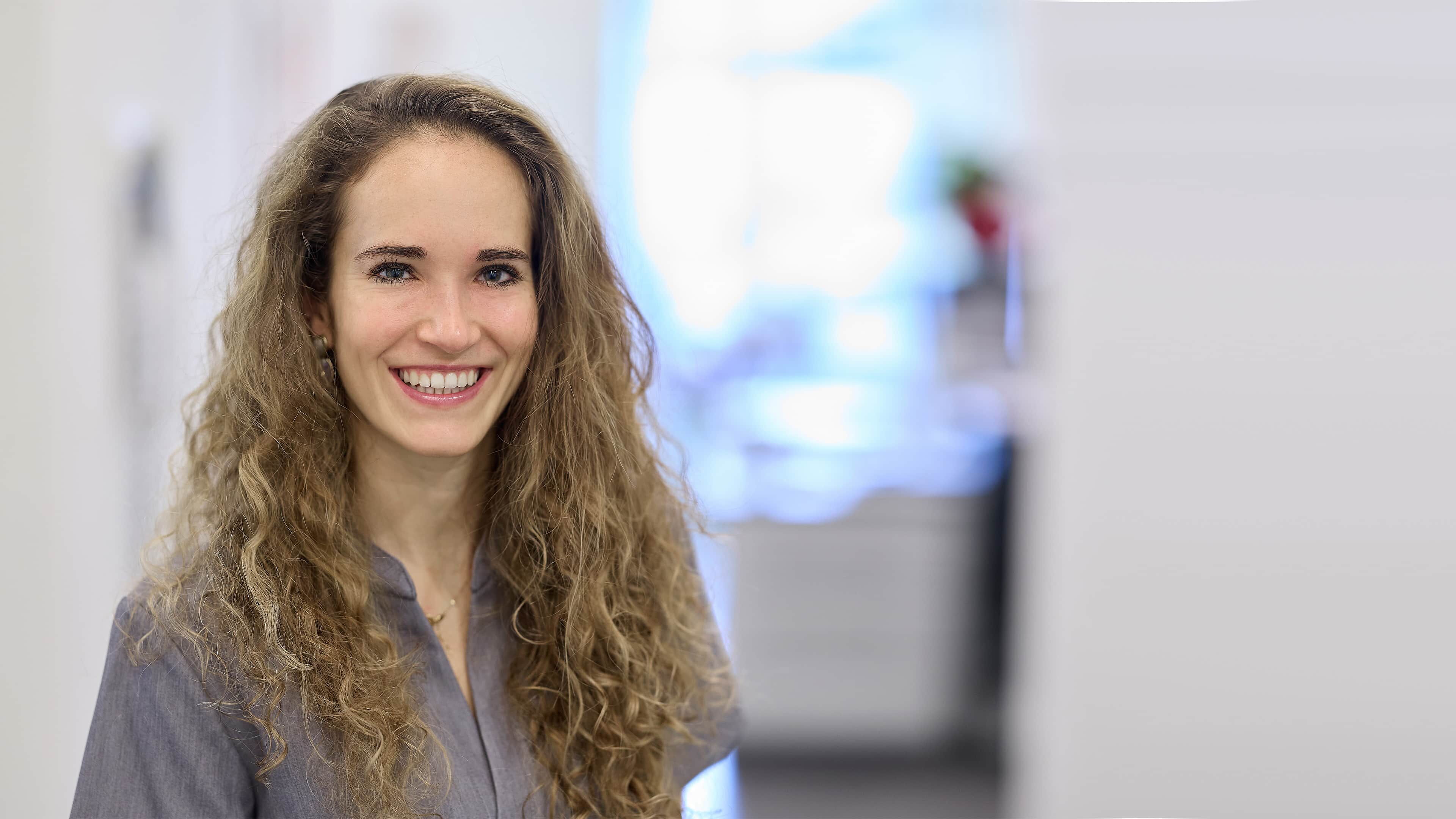 Dr. Lia Ibbels